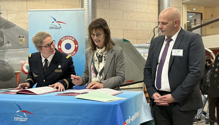Signature d’une convention aéronautique au lycée Val de Lys