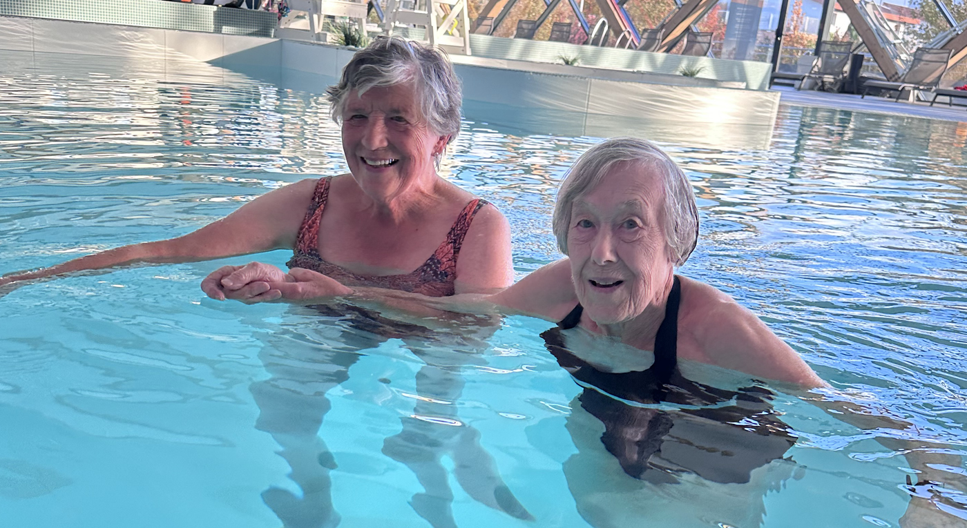 Des résidents des Charmilles à la piscine