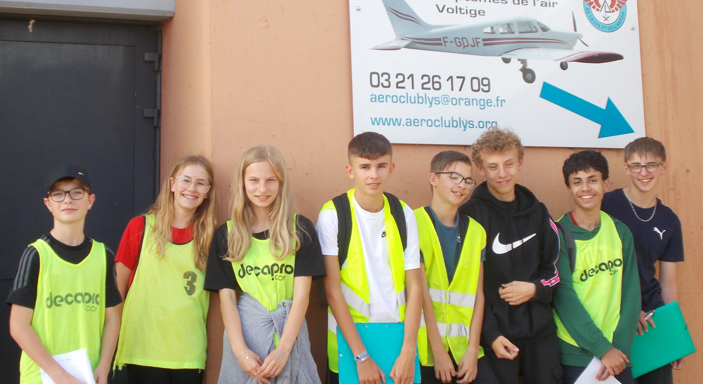Des collégiens à l’aérodrome de Merville